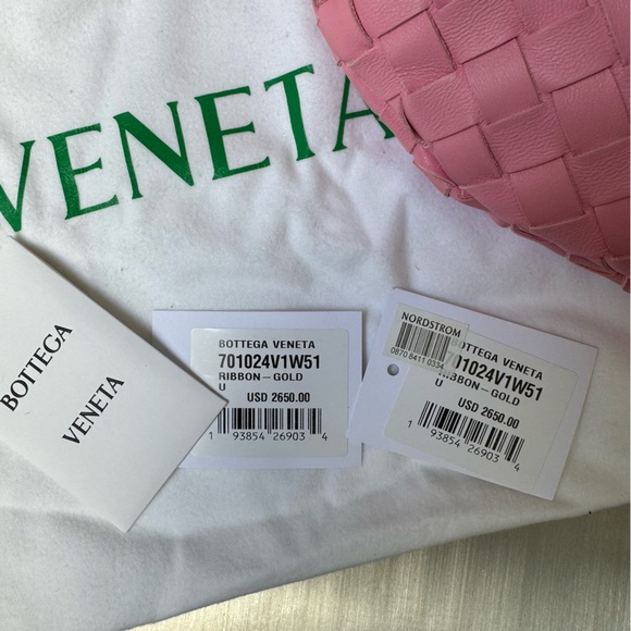 Bottega Veneta Medium Turn Pouch in Pink - Picture 7 of 8